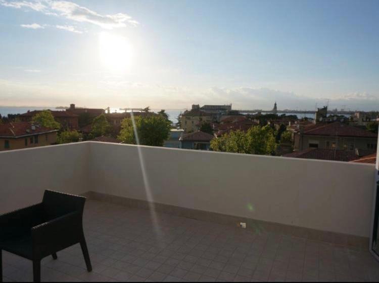 Stylish Penthouse Apartment In Venice Lido, 10 Minutes From Saint Marks Square Венеция-Лидо Экстерьер фото
