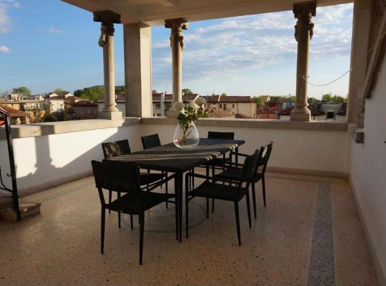 Stylish Penthouse Apartment In Venice Lido, 10 Minutes From Saint Marks Square Венеция-Лидо Экстерьер фото